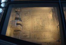 The Crowd Around the King